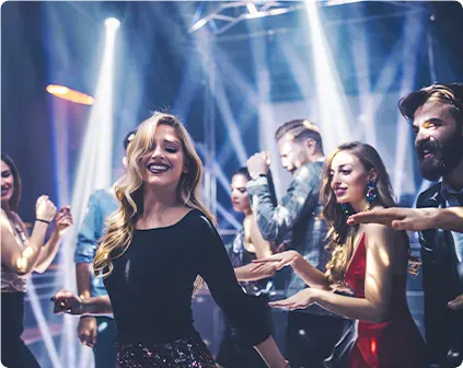 Estilo de vida en Dubái por la noche Estilo de vida en Dubái por la noche